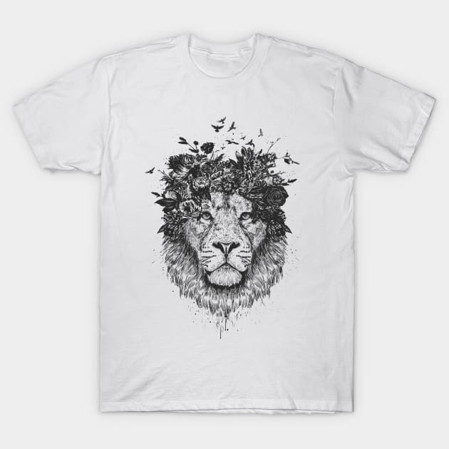 Floral lion (b&w) T-Shirt by soltib
